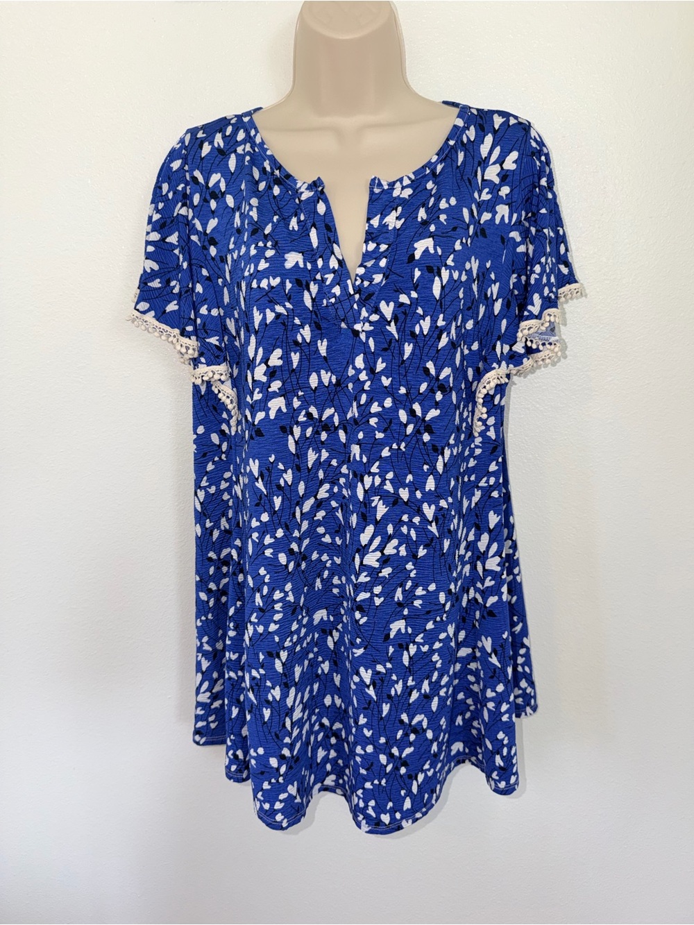 Women’s Blue and White Floral Crochet-Trim Tunic